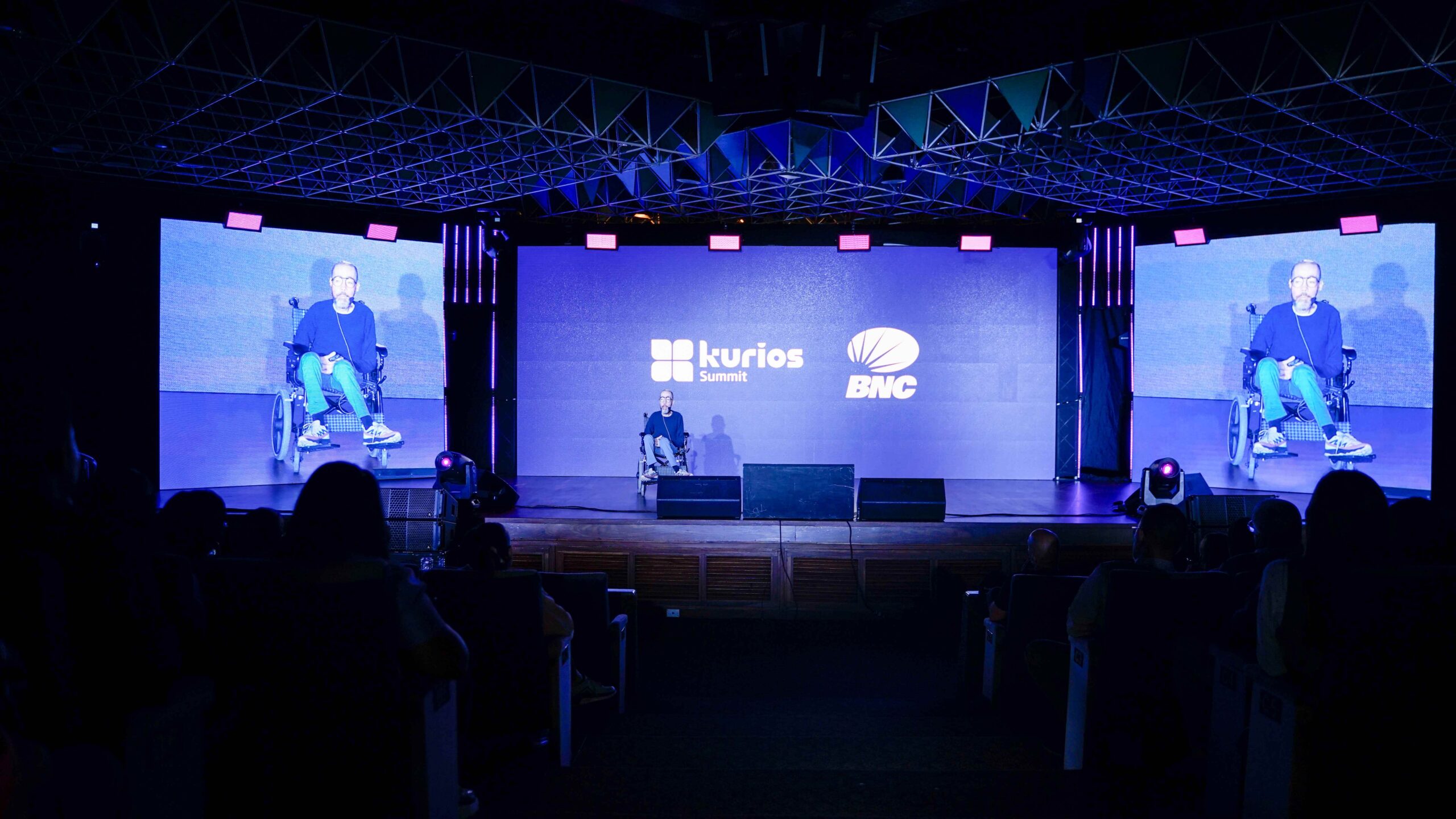 Kurios Education premiará al director que mejor demuestre que ningún líder educativo trabaja solo