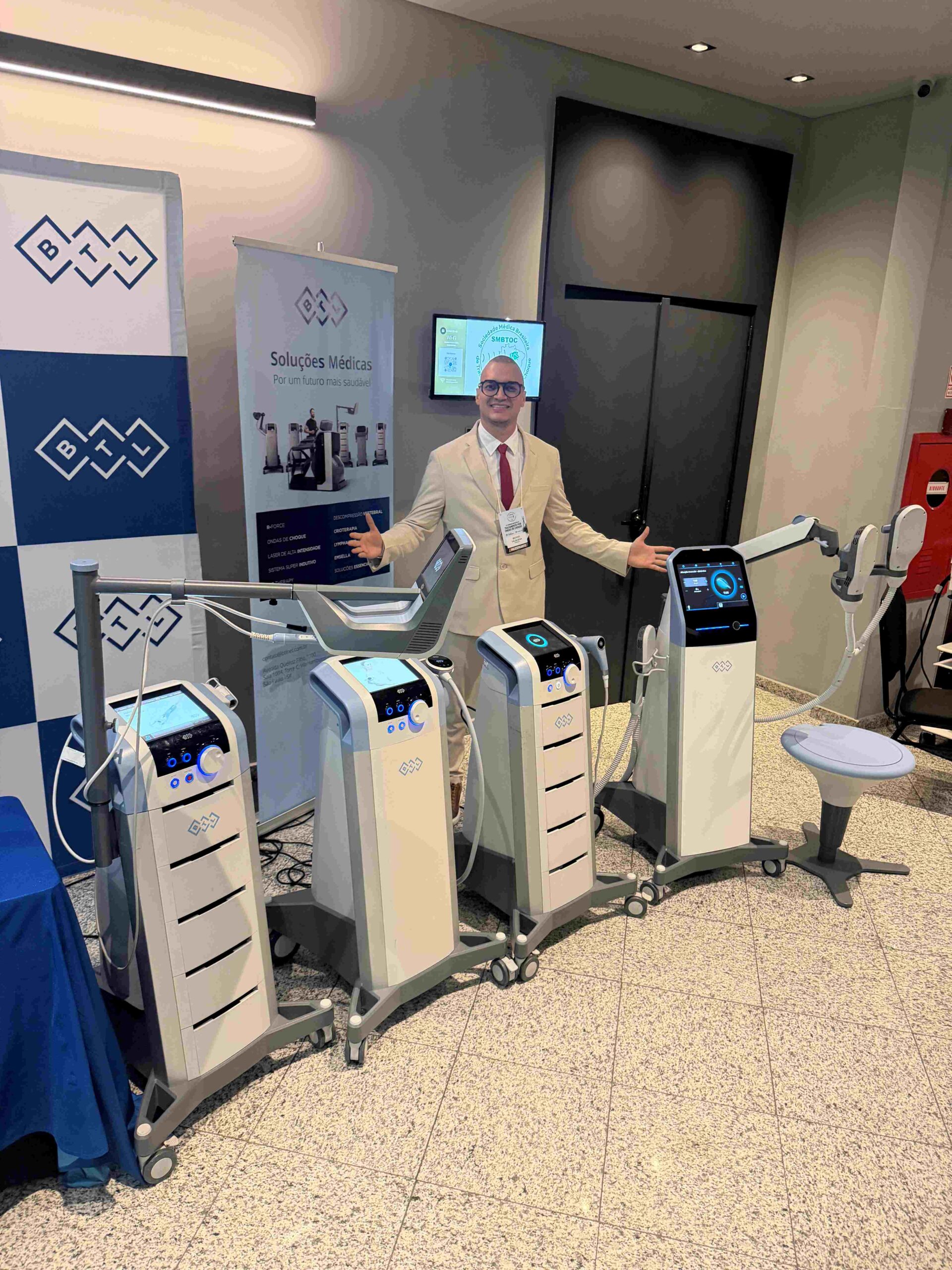 El traumatólogo venezolano Bedixo Valbuena presenta en Brasil un innovador protocolo no invasivo para la rotura del tendón de Aquiles