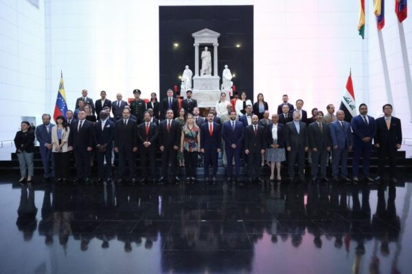 Venezuela e Iraq rinden tributo al Libertador Simón Bolívar en el 94.° aniversario de la Independencia iraquí